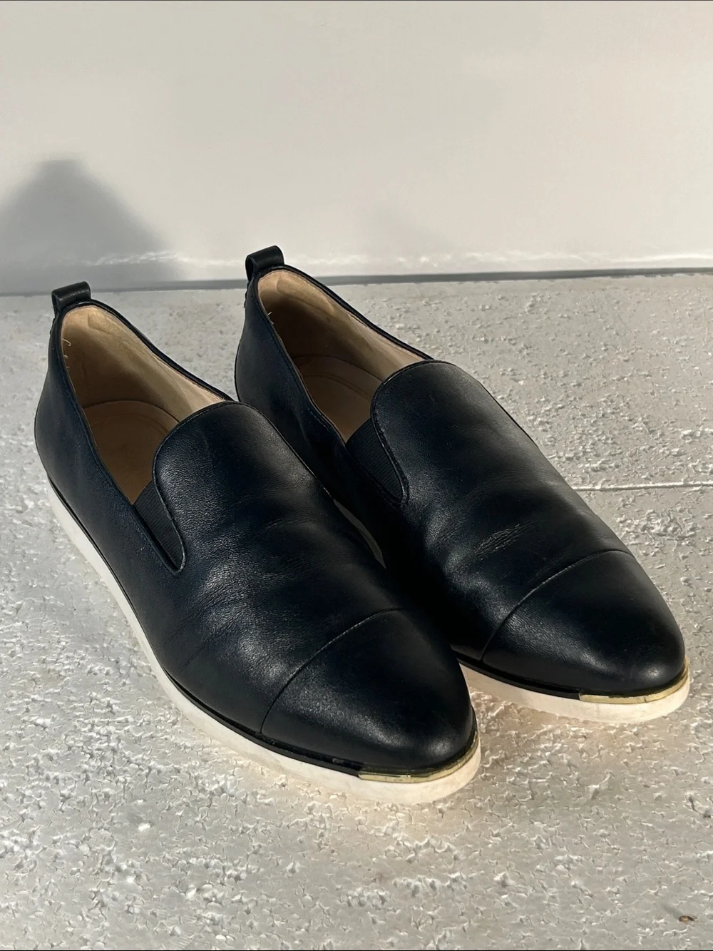 Cole Haan SZ 9 Black Leather Slip On Preppy Old $ Minimalist Comfort Timeless